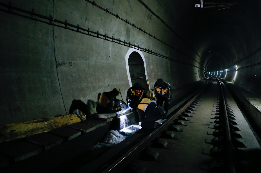 泉山铁路运营隧道病害现状